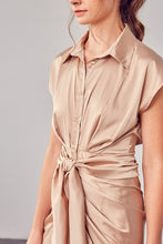 Load image into Gallery viewer, Collar Button Up Front Tie Dress
