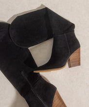 Load image into Gallery viewer, Clara - Knee-High Western Boots
