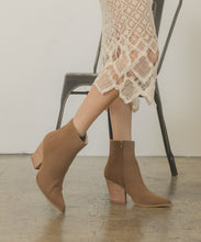 Load image into Gallery viewer, Sonia - Western Ankle Boots
